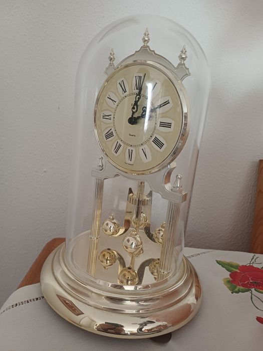 Relogio de mesa com pendulo