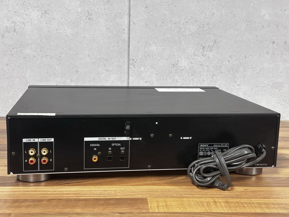 Sony DAT- DTC 690  - Digital Audio Tape Deck, sprawny, dobry model