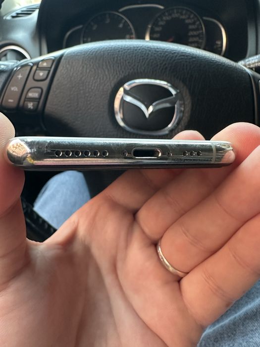 Продам Iphone XS 64