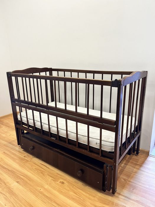 Дитяча колиска в хорошому стані