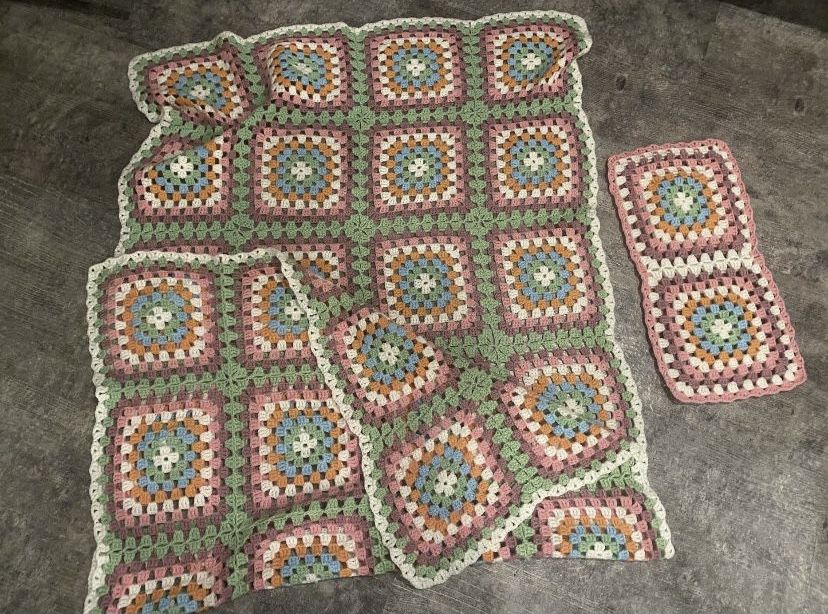 Arvore natal leroy merlin 1,80 como nova , torneira , facas barrar, porta retratos e magneticos