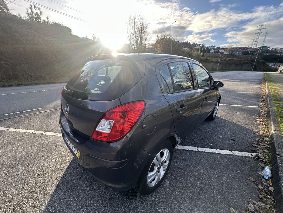 Opel corsa colour edition 1.2cc 85cv 2014