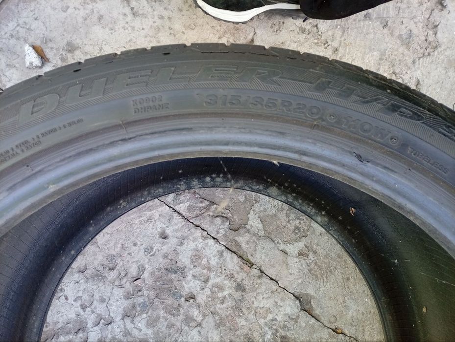 Продам пару шин Bridgestone 315/35 R20 (б/у)
