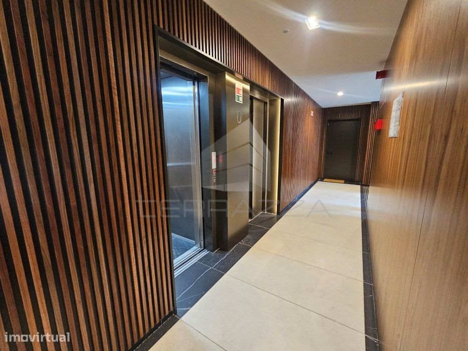 Apartamento T3 Na Alameda Dos Jardins Da Arrábida Com Vista Mar