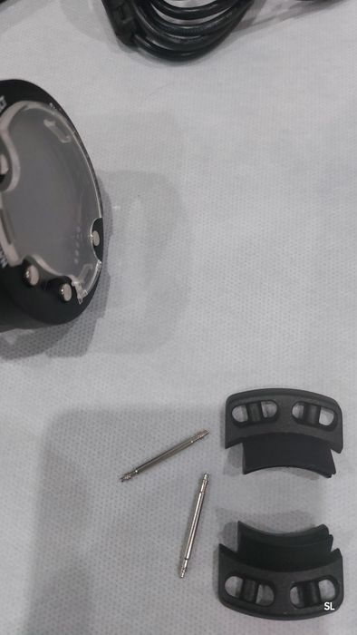 Computador de mergulho Suunto com cabo USB para transferência (oferta de Bussola).