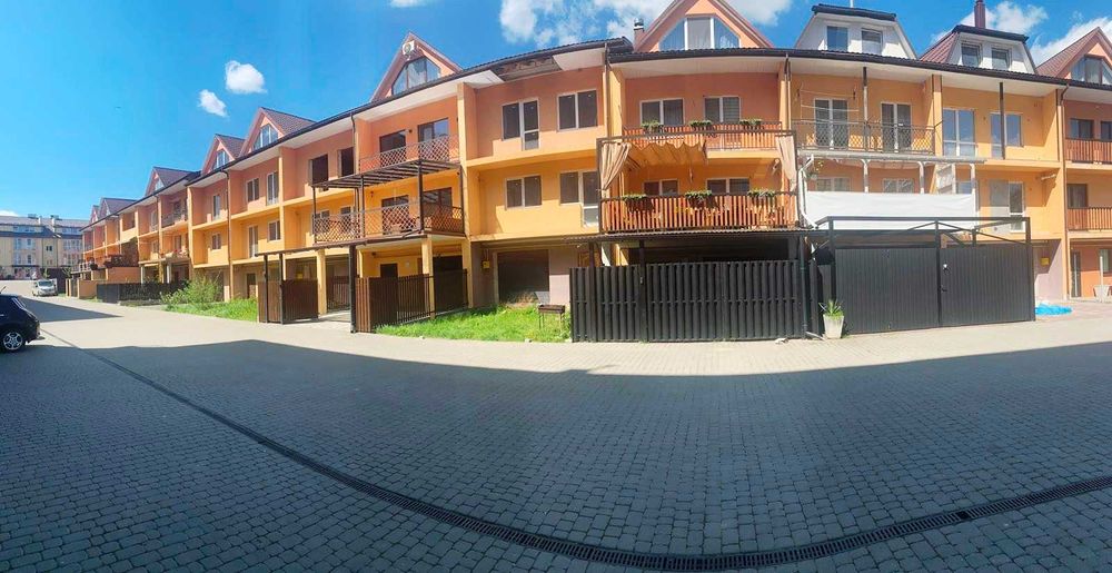 Котедж з гаражем в с. Ременів  15 кілометрів від Львова.