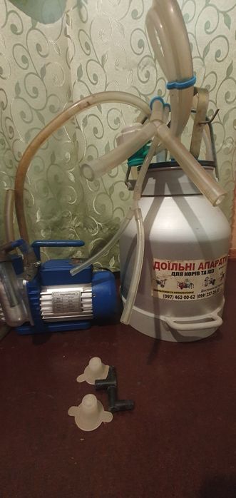 Доїльний апарат для корів та кіз