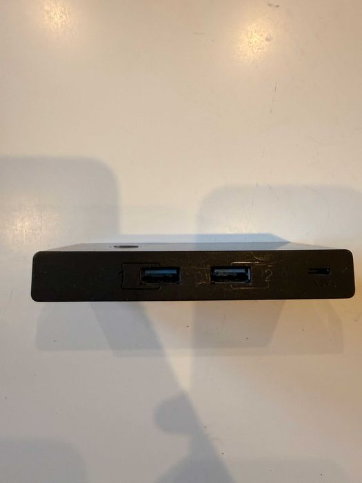 Switch USB UGREEN com marcas de uso