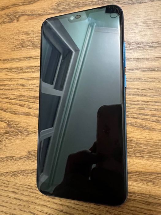 Подам смартфон HONOR 10