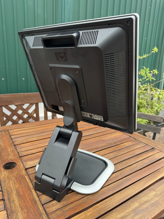 HP compaq LA1951g
