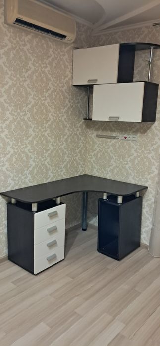 Стол угловой и полка