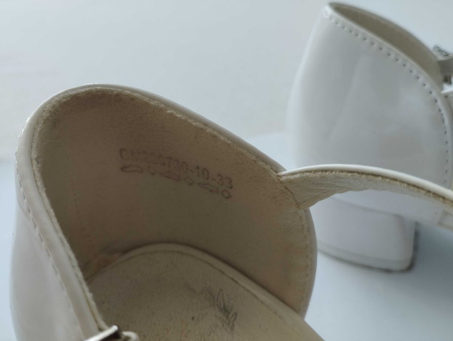 Buty lakierki komunijne białe r33