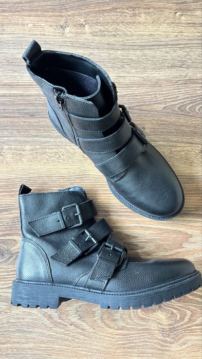 Жіночі шкіряні черевики ботинки Esmara