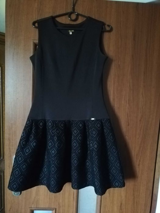 Czarna sukienka elegancka