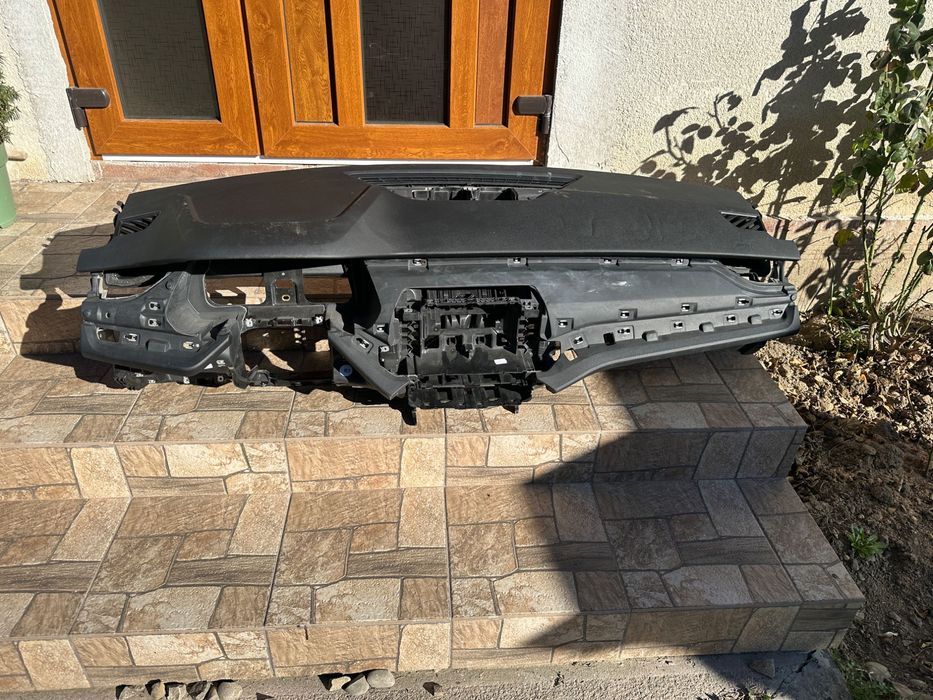 Передня консоль шкода а8