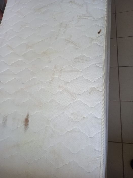 1 cama de solteiro