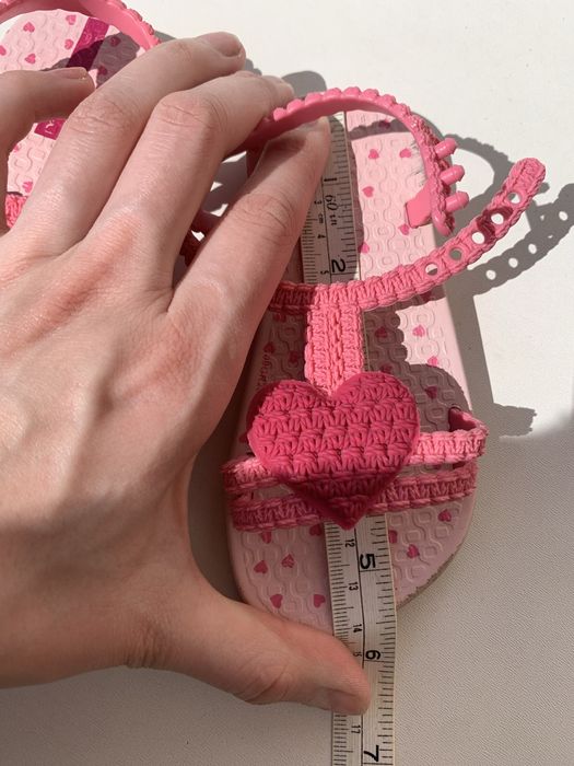 Босоніжки, сандалі, туфлі, мешти