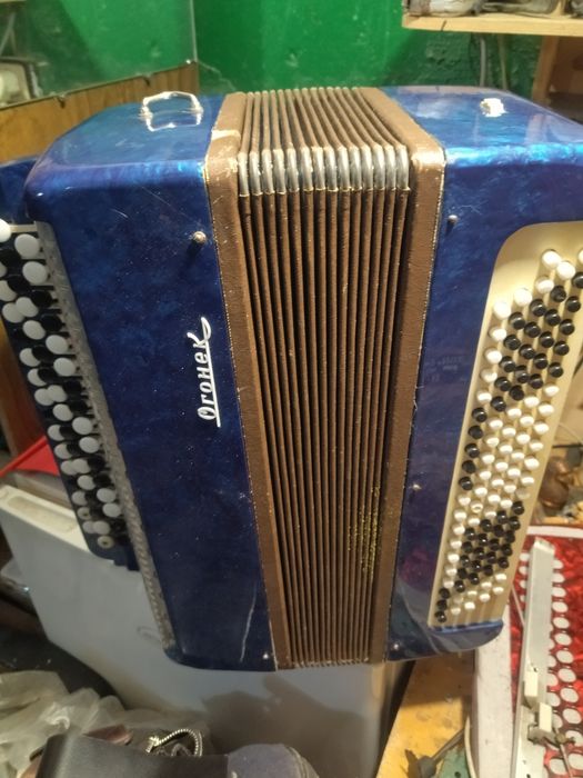 Продам баяни  різні тюнер сейко