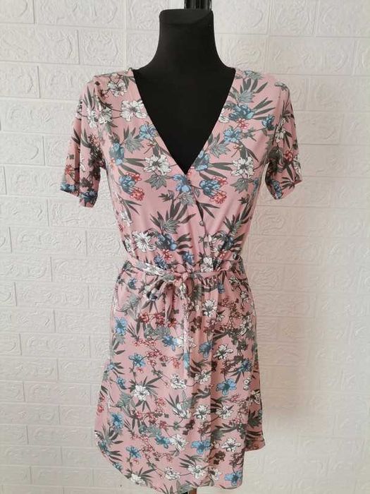 śliczna sukienka s/36 cena 28 zł