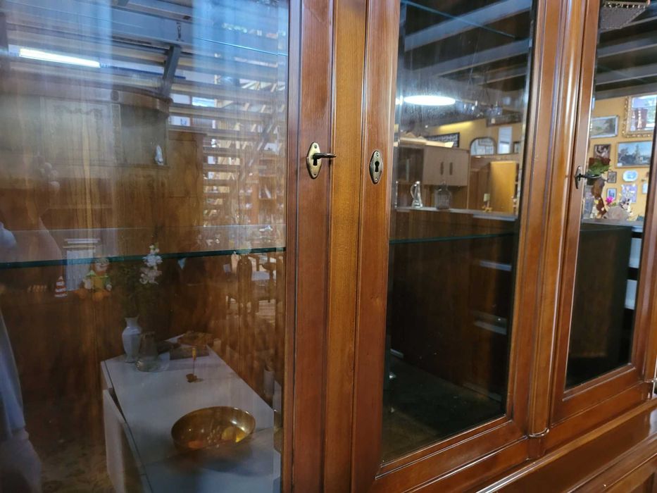 Móvel de sala ou escritório em madeira maciça (Cerejeira)