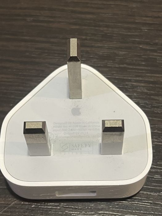 Продаю Apple UK Plug Adapter (Розетка UK для Apple)