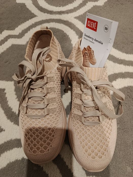 Sneakersy w rozmiarze 39