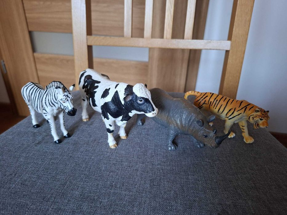 Zestaw zwierzątek do zabawy (kilka jest firmy Schleich)