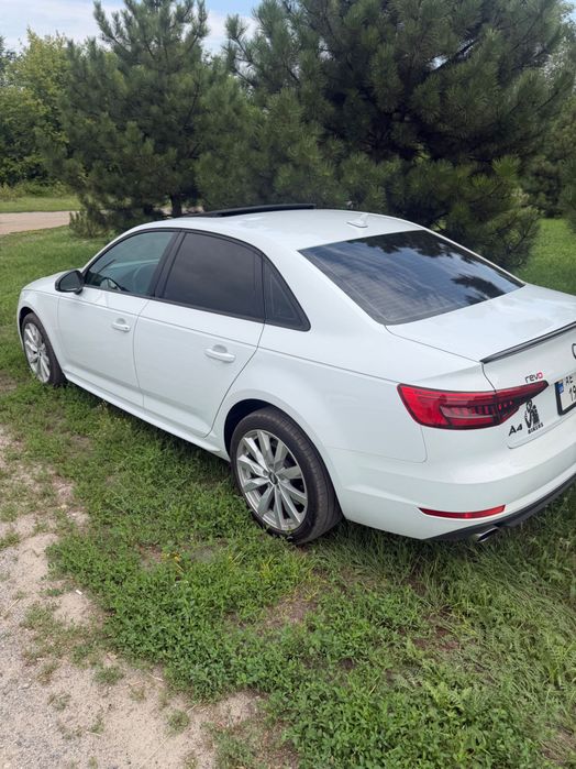 Автомобиль Audi A4B9