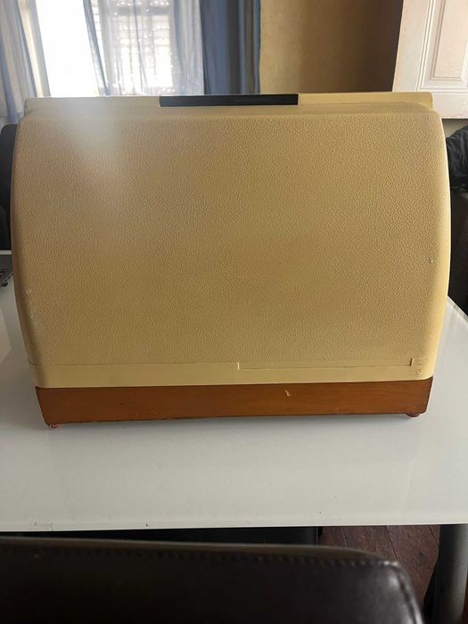 Maquina de Costura Singer antiga 700/720