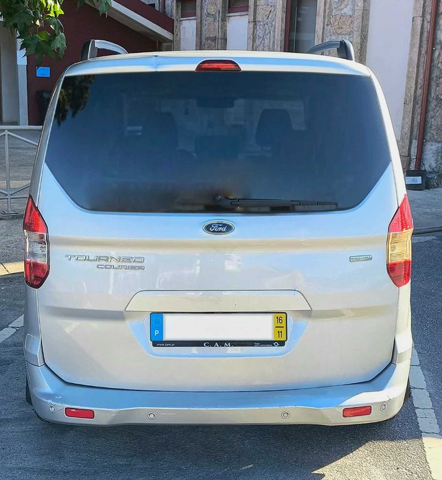 Carrinha Ford Tourneo Courier 1.0 EcoBoost Titanium