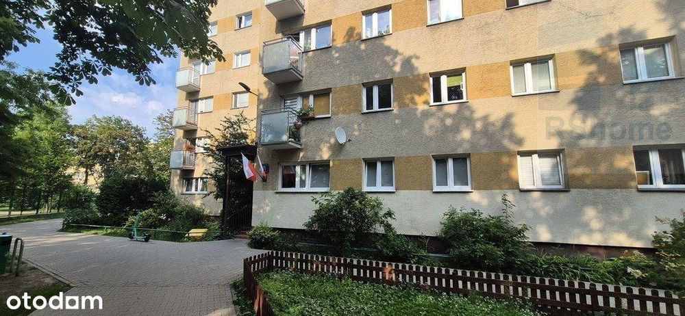 Bardzo ustawne, wygodny rozkład, parking