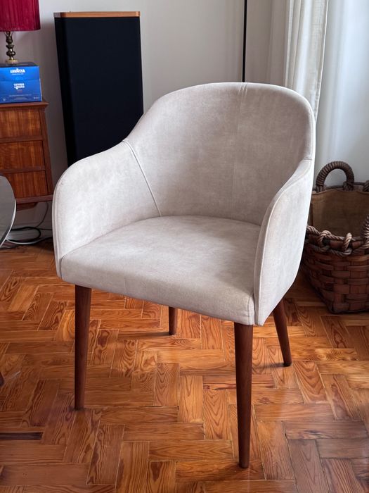 Cadeiras estofadas de elevada qualidade para mesa de sala de jantar