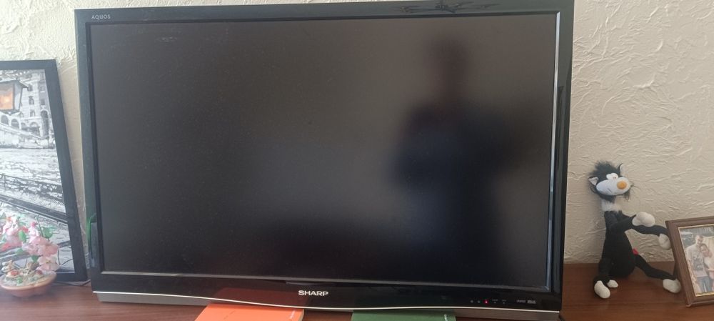 Телевізор Sharp Aquos 40 дюймів + Тюнер Openbox + Підставка для стіни