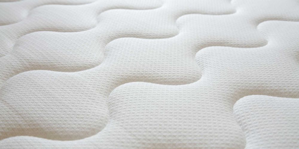 Pikowany pokrowiec na materac z gumami KRAINA DOBREGO SNU 120x200 wys. 2-11 cm