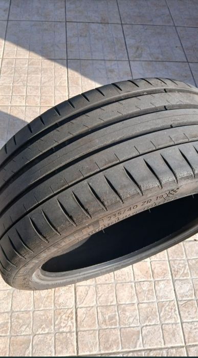 Pneus michelin semi movos 235/40 ZR19
