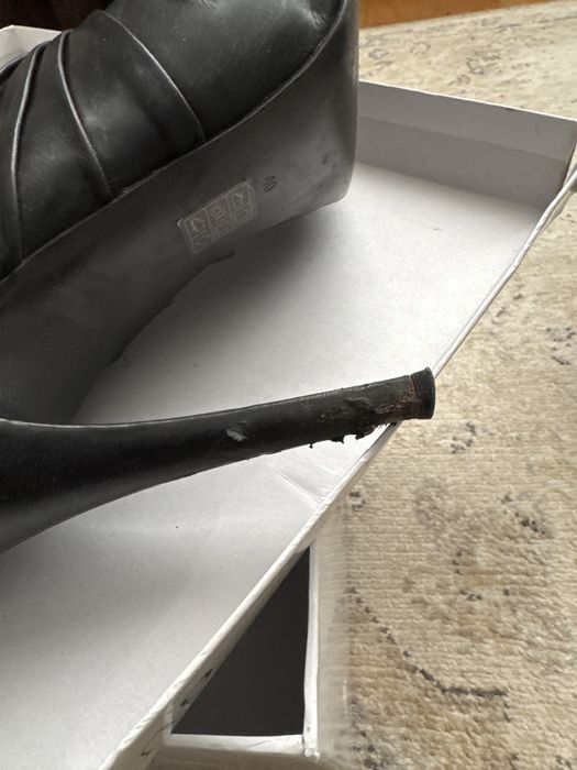 Botas Guess pretas com aplicação