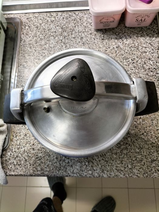 Vendo panela de pressão