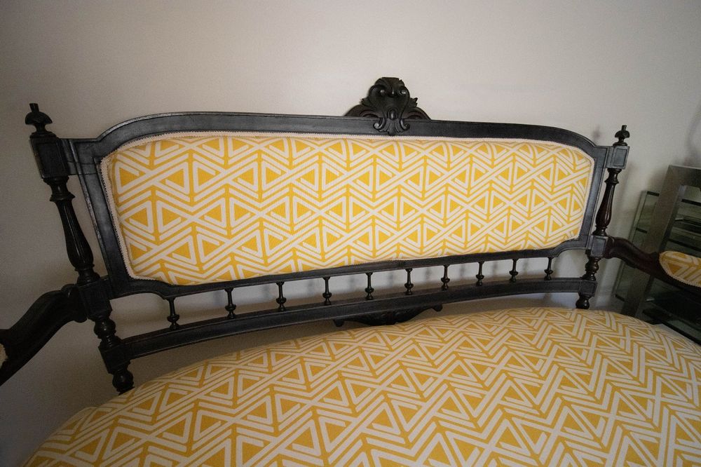 Sofá restaurado para venda