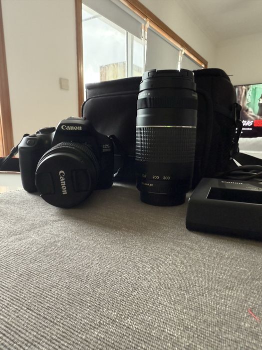 Máquina Fotográfica CANON EOS 2000D + 18-55 IS STM + 75-300