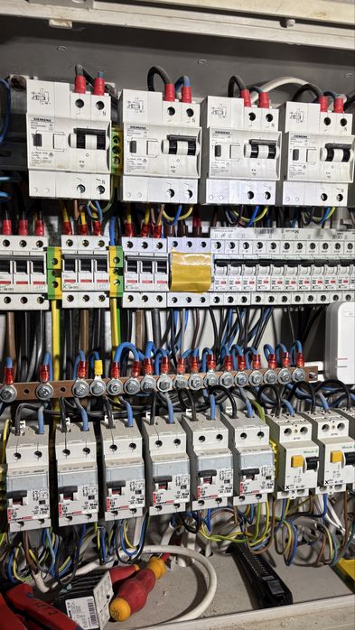 Elektryk Instalacje SmartHome Automatyka  Bramy Serwis BMS Odbiór