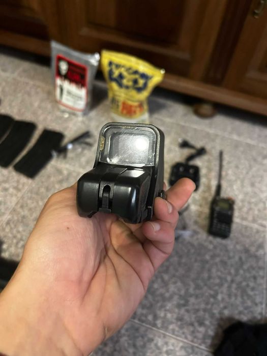 Arma airsoft Lancer Tactical LT12 e material