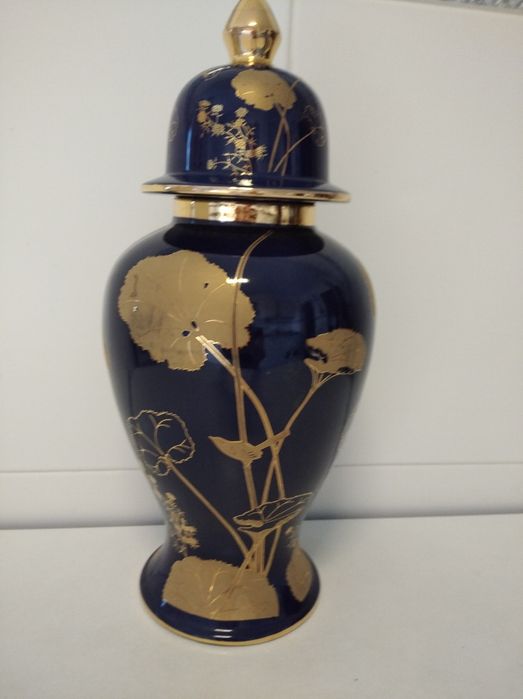 Pote azul e dourado