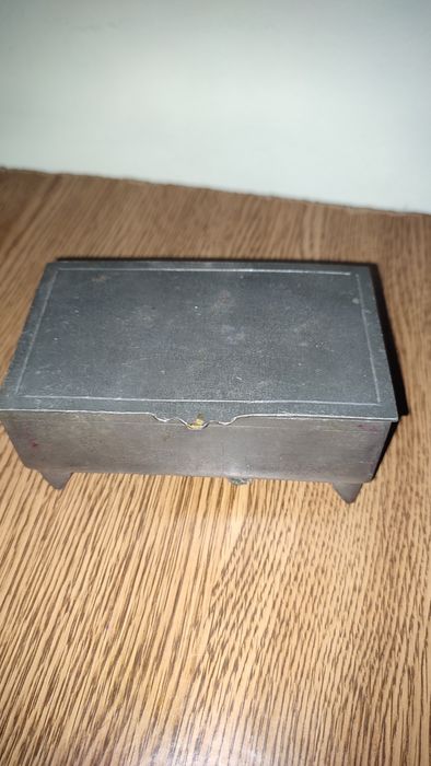 Guarda jóias em estanho
