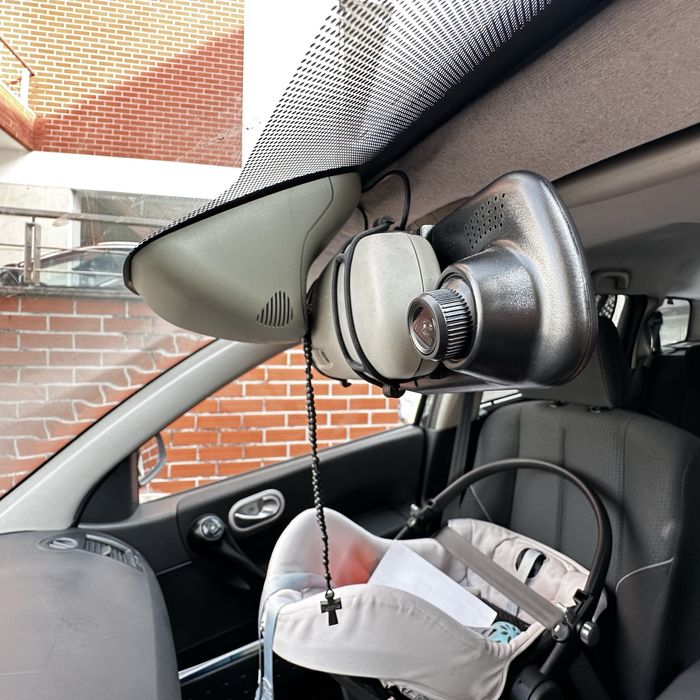 Espelho retrovisor com câmera frontal