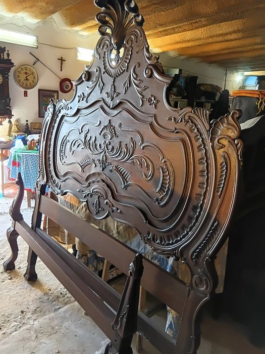 Cama modelo D João V em muito bom estado