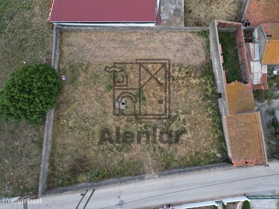 Prédio Misto com 800 m2 de terreno - Bispeira, Sobral de Monte Agraço