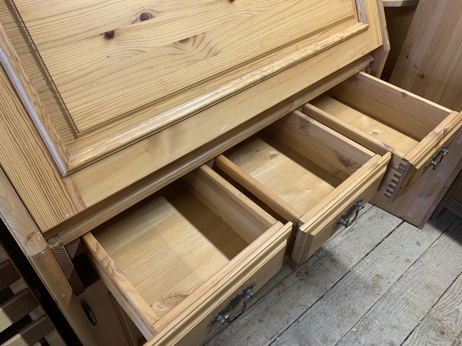 Sekretarzyk drewniany  sosnowy 105 cm