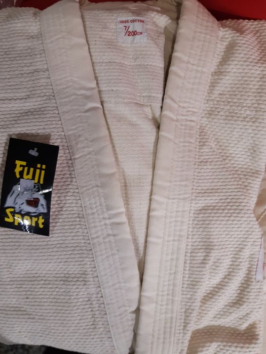 Fato de judô Fuji nunca usado ,cor cru, tamanho XL