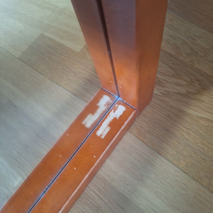 Lustro 80x70 w drewnianej ramie.
