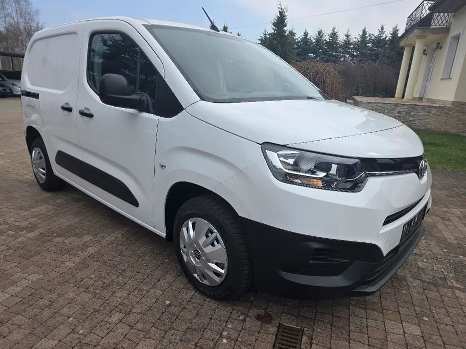Toyota Proace City L1  7400 km przebiegu, 53900 netto, fv VAT 23%